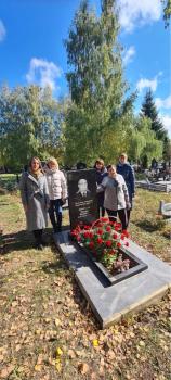 Возложение цветов на могилу М.И.Лимасова
